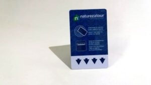 cartão com chip de aproximação, ideal para hotéis e estabelecimentos que usam sistema eletrônicos de acesso e controle de gastos